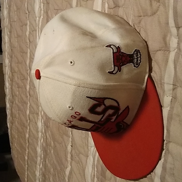 Chicago Bulls Hat - Picture 2 of 4